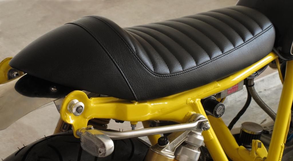 Cafe Racer Seat v3.0 Black / Black Stitch Keband Custom Parts